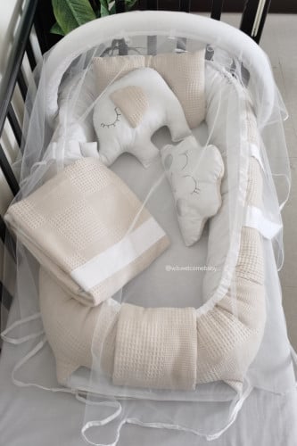 طقم سله (سله/مخده راس /مخده الغيمه /مخده الفيل /لحاف /ناموسيه وتعليقه العاب)