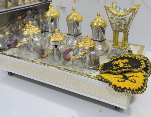صينية و 3 دلال و 3 أباريق و مبخر ألمنيوم