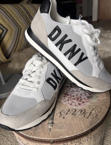 DKNY