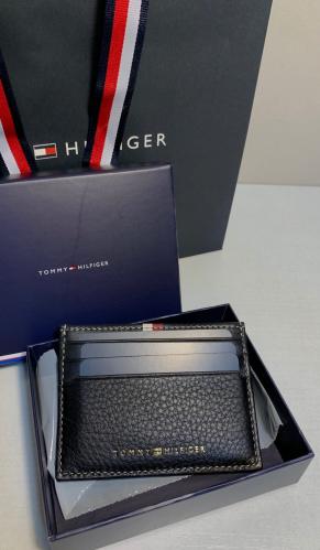 كارد هولدر تومي هيلفيقر