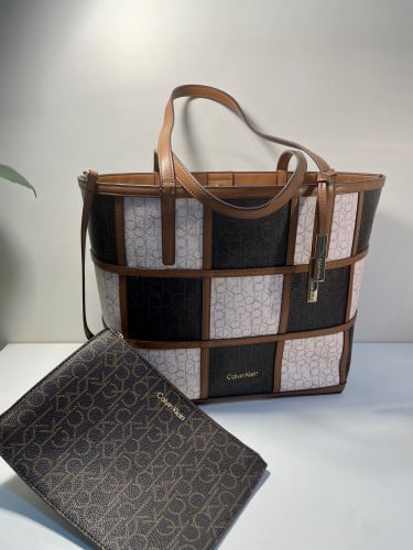 شنطه كالفن كلاين مع باوتش