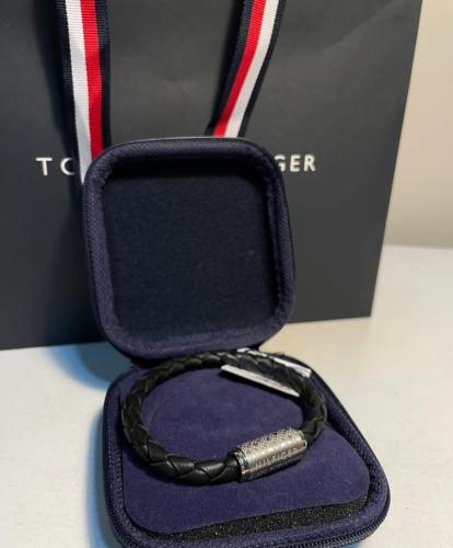 اسواره تومي هيلفيقر اسود