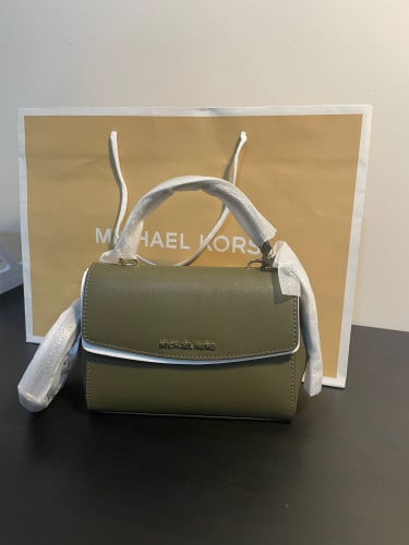 شنطه مايكل كورس زيتي