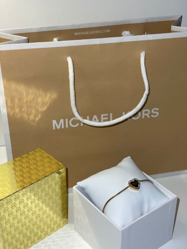 اسواره مايكل كورس