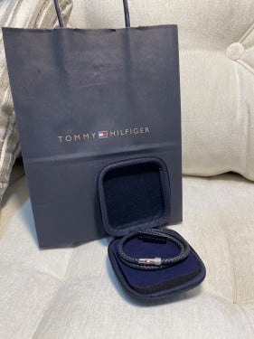 اسواره تومي هيلفيقر كحلي