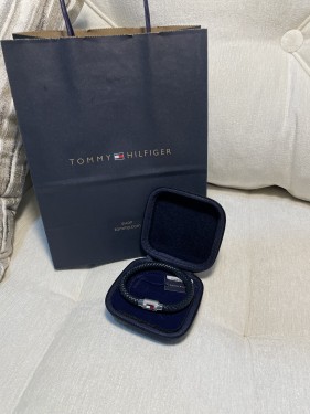 اسواره تومي هيلفيقر اسود