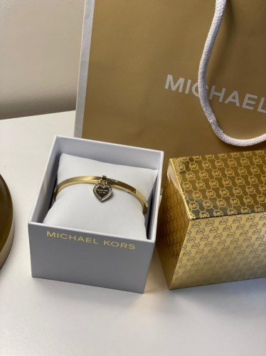 اسواره مايكل كورس