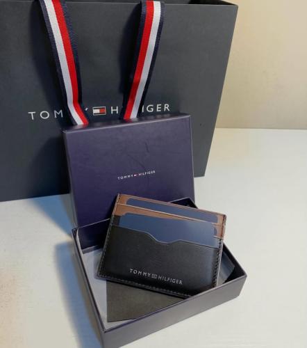 كارد هولدر تومي هيلفيقر