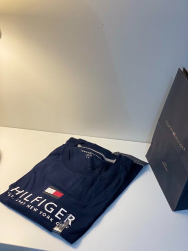 تيشيرت تومي رجالي مقاس L