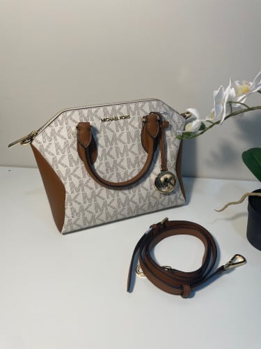 شنطه مايكل كورس