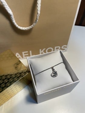 اسواره مايكل كورس "تحكم في المقاس"