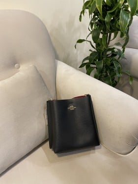 شنطه كوتش bucket اسود