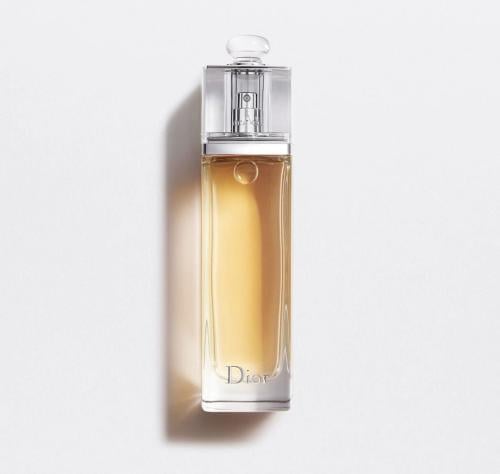 عطر أديكت ديور مع تنسيق ورد
