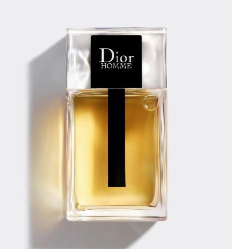 عطر هوم Homme مع تنسيق ورد