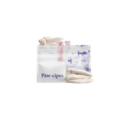 مكافات صدر الدجاج الكامل المجففة بالتبريد 32غ من شركة Paw Cipes