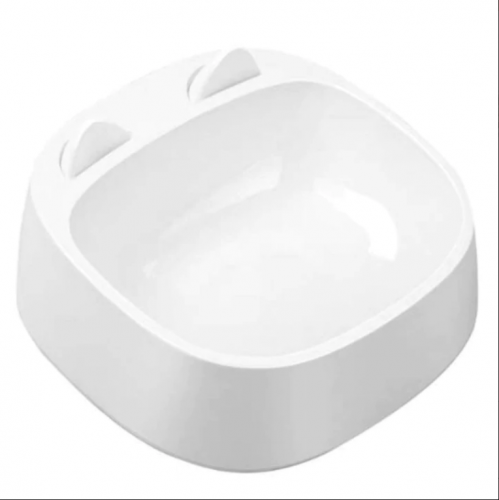 صحن طعام للقطط مع ملعقة وشوكة