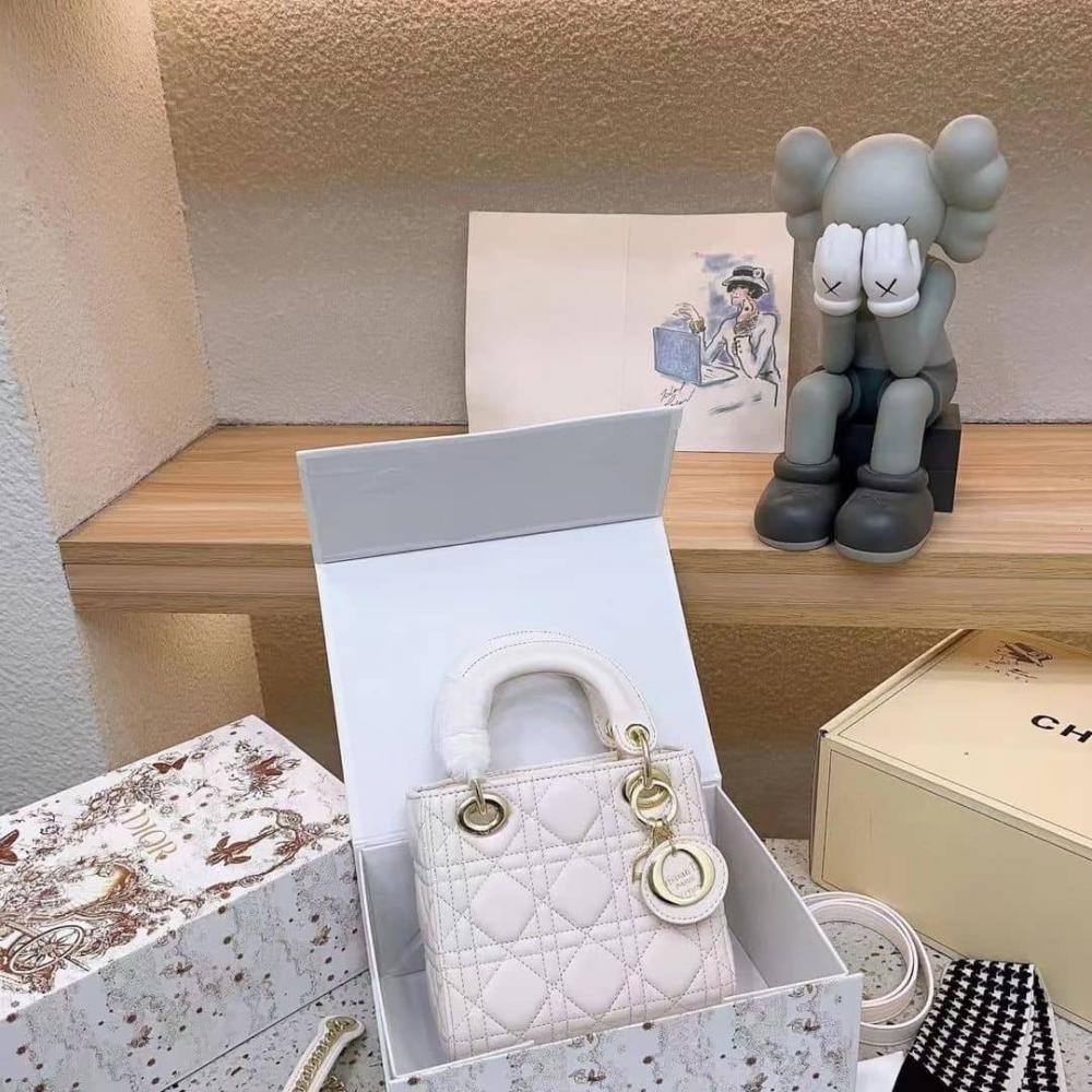 شنطة -Dior