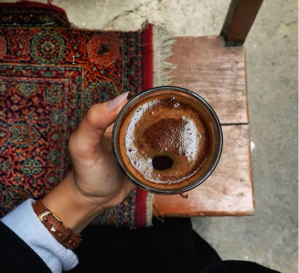 القهوة اليمنية: حكاية بنكهة العراقة والأصول