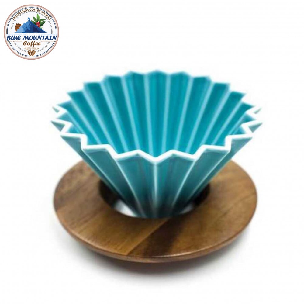 قمع V60 سيراميك بقاعدة من الخشب  تركواز  من ادوات  قهوة بلو ماونتن