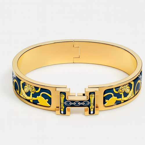 سوار فاخر بتصميم أنيق من المينا والمعدن الذهبي