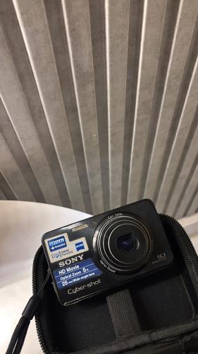 Sony cybershot in black