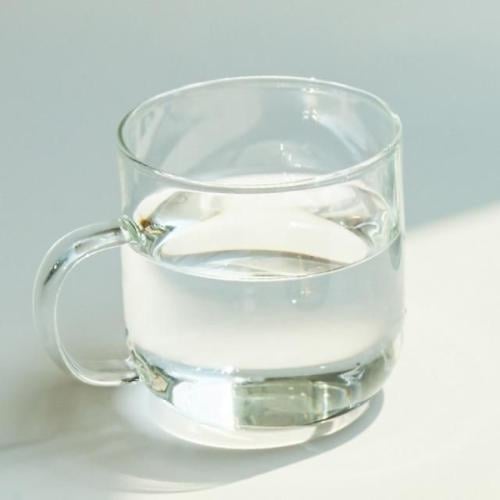 كوب زجاج شفاف