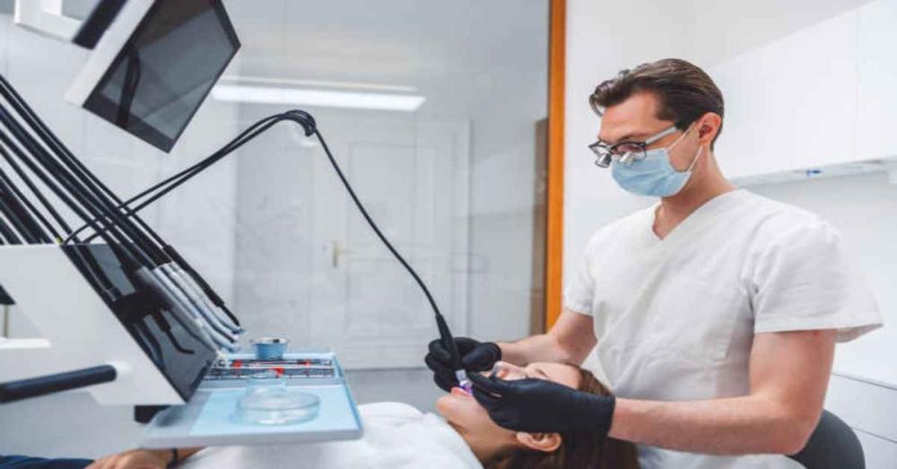 طبيب اسنان حشو عصب