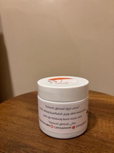 مقشر لطيف مُخصص للبشرة الحساسة للمرأة