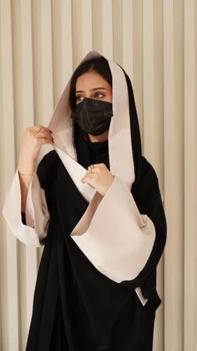 كريب ملكي مع تفتة روسي لماع باللون البيج