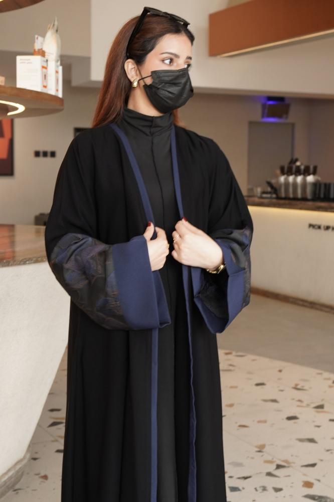 كريب ملكي نص كم مع جاكار ازرق