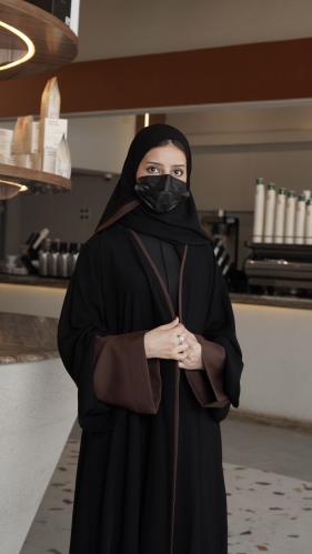 كريب ملكي مع أكمام باللون البني