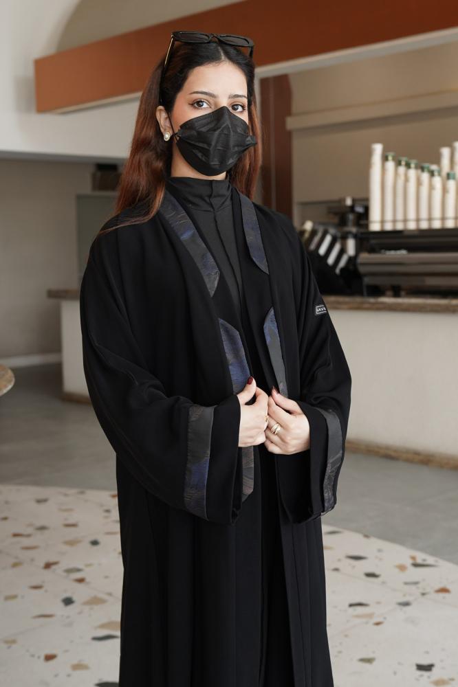 كريب مع جاكار ازرق من الأمام