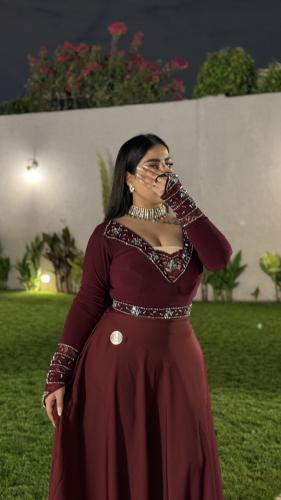 فستان كلوش شك مرصع ب احجار فخمه وحزام مشغول
