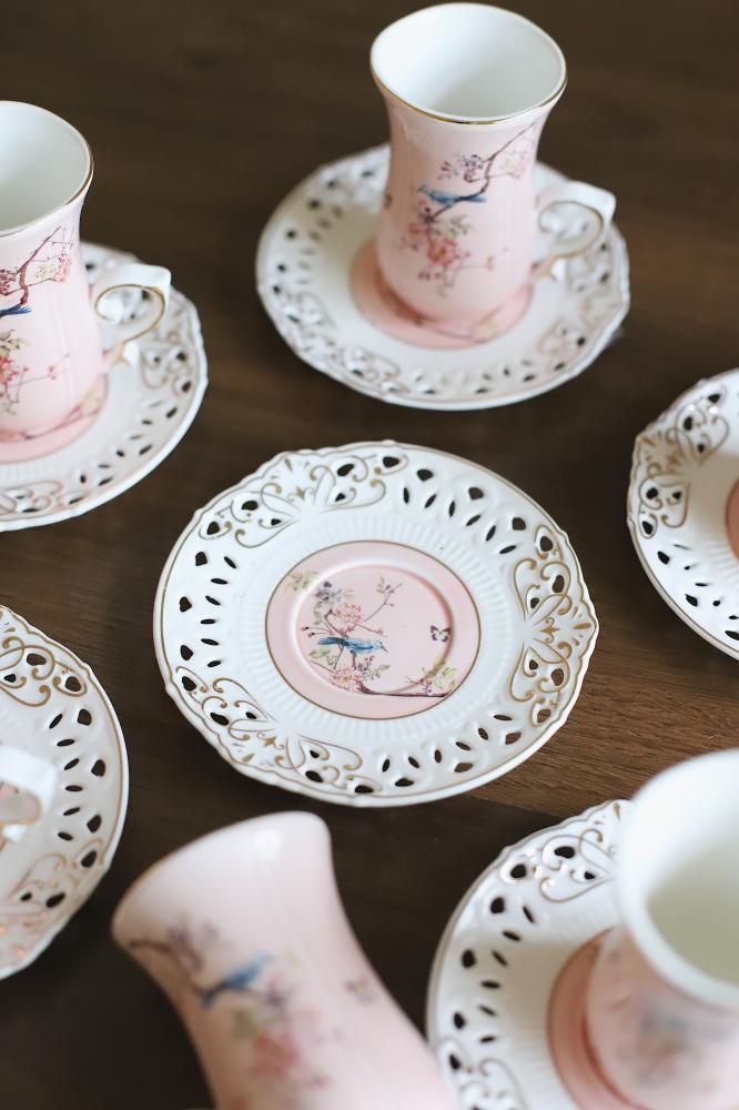 طقم استكانات شاي لون وردي مشجر فكتوري  لـ6 اشخاص عدد 6 ستكانات و 6 صحون  | A set of 6 tea cups and 6 saucers
