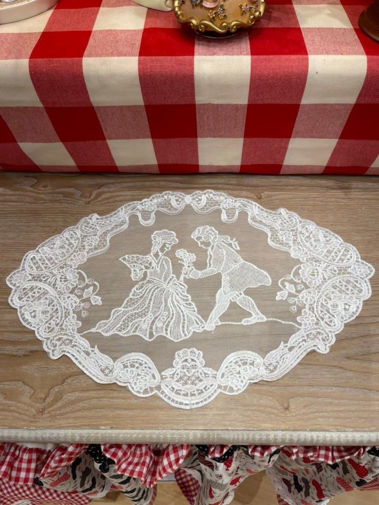 مفرش دانتيل بيضاوي اوف وايت | Lace Oval 28x40 cm Offwhite