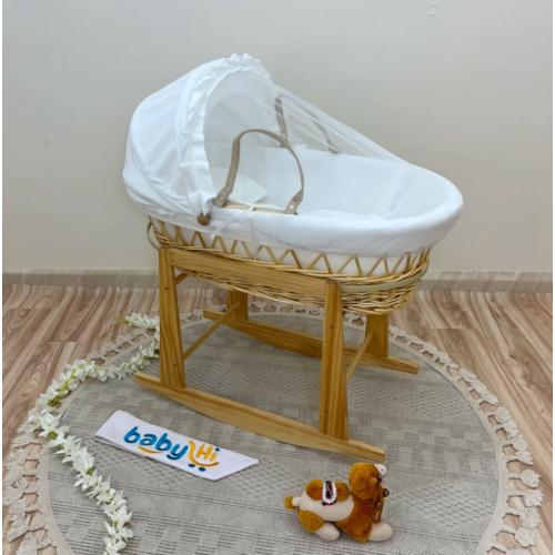 سلة موسى مع حامل هزاز خشبي
