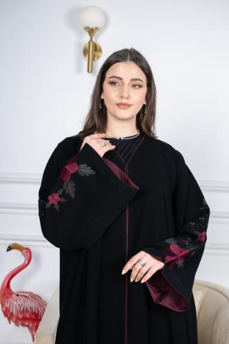 عباية كريب فيراري أنيقة وفاخرة بأكمام مربعة ومبطنه
