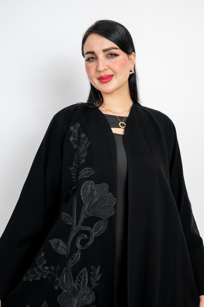 عباية كريب فيراري سواد فاحم لف  نص كلوش تطريز ورود تل