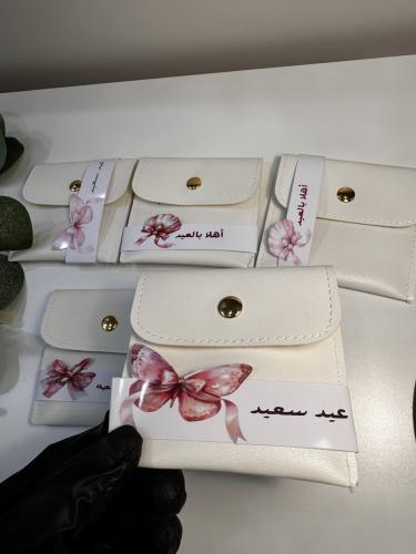 شنطة جلد صغيرة