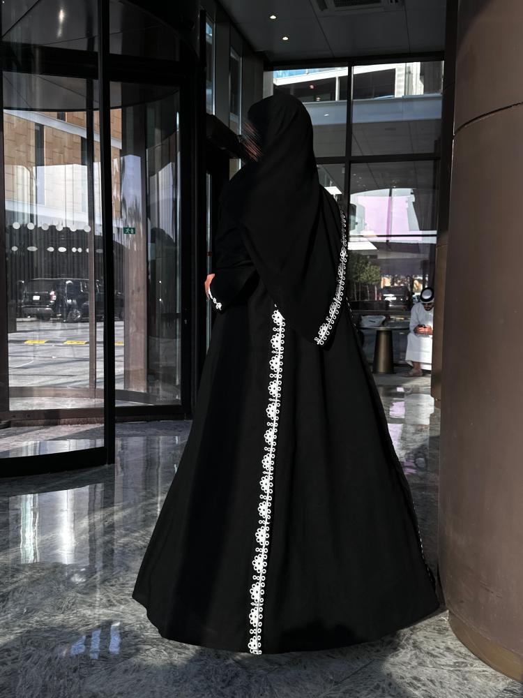 White whispers | وايـت ويسبـرز