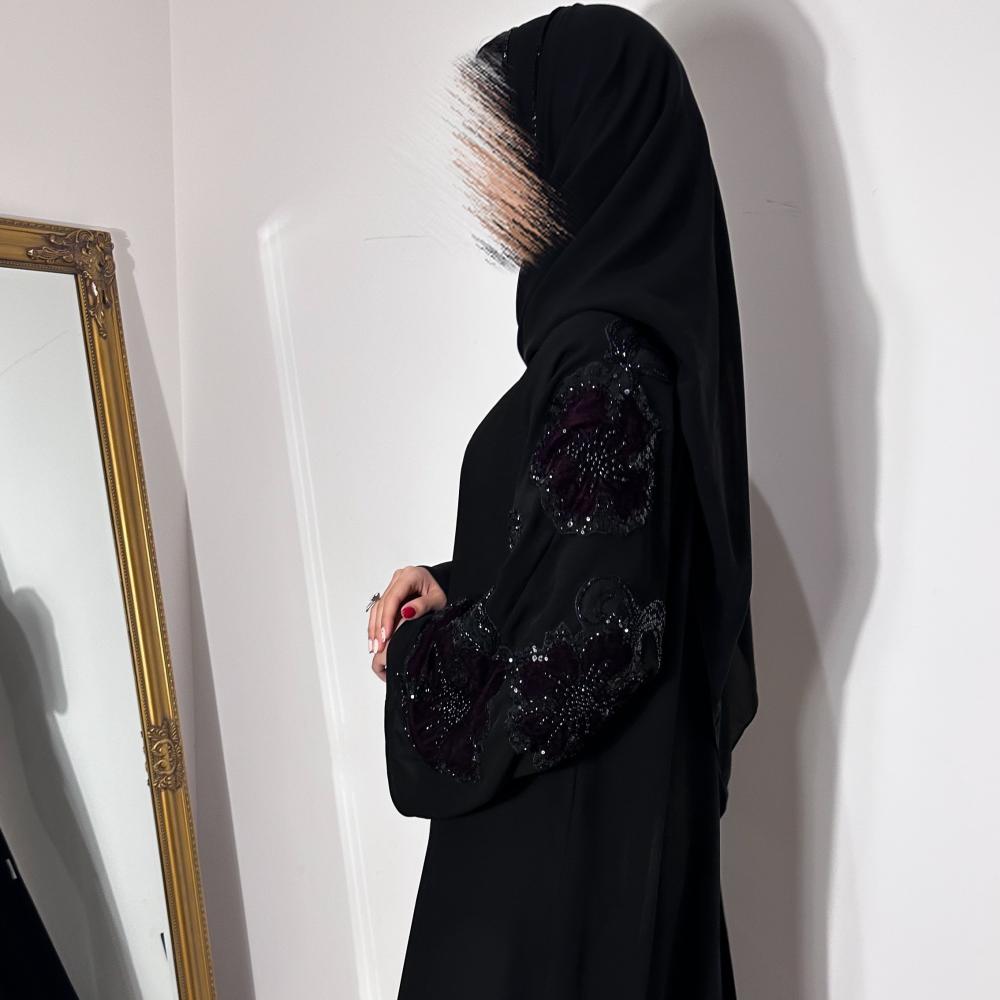 scarlet lily | سكارلـِت ليـلي