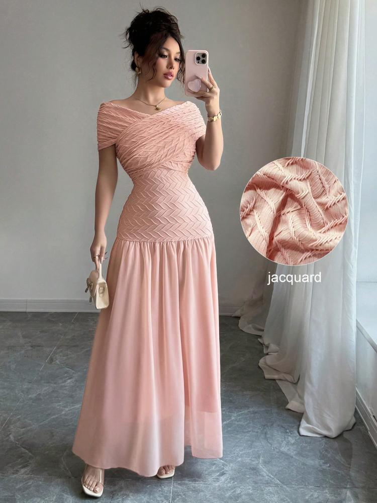 فستان وردي فاتح