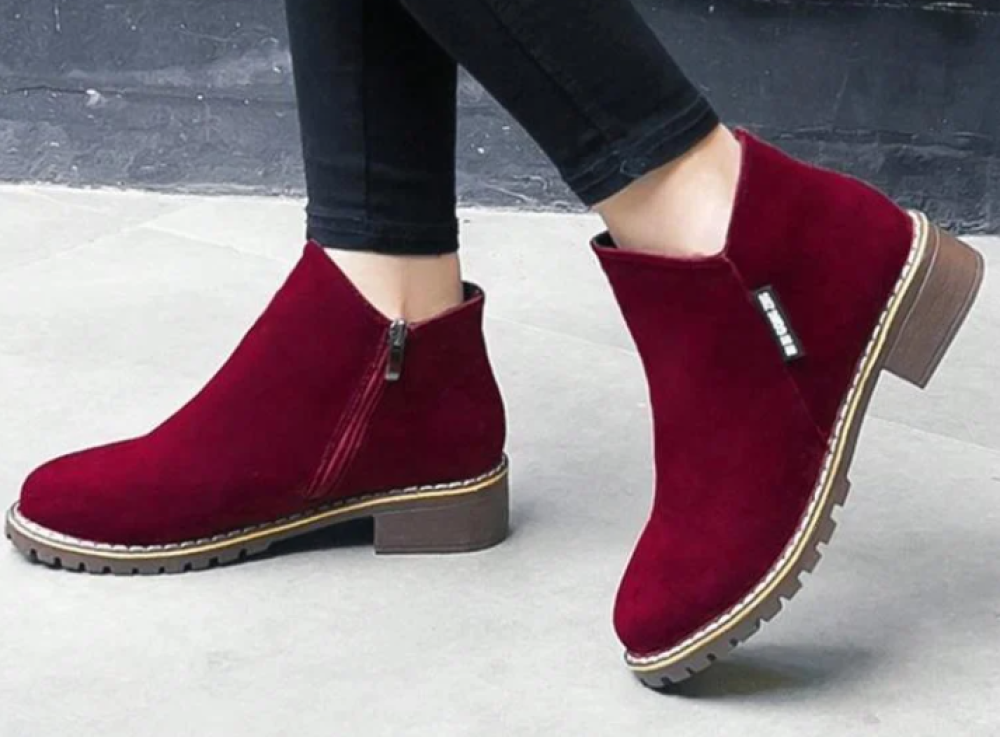 أفضل التصاميم للنساء: بوت بكعب قصير لكل موسم