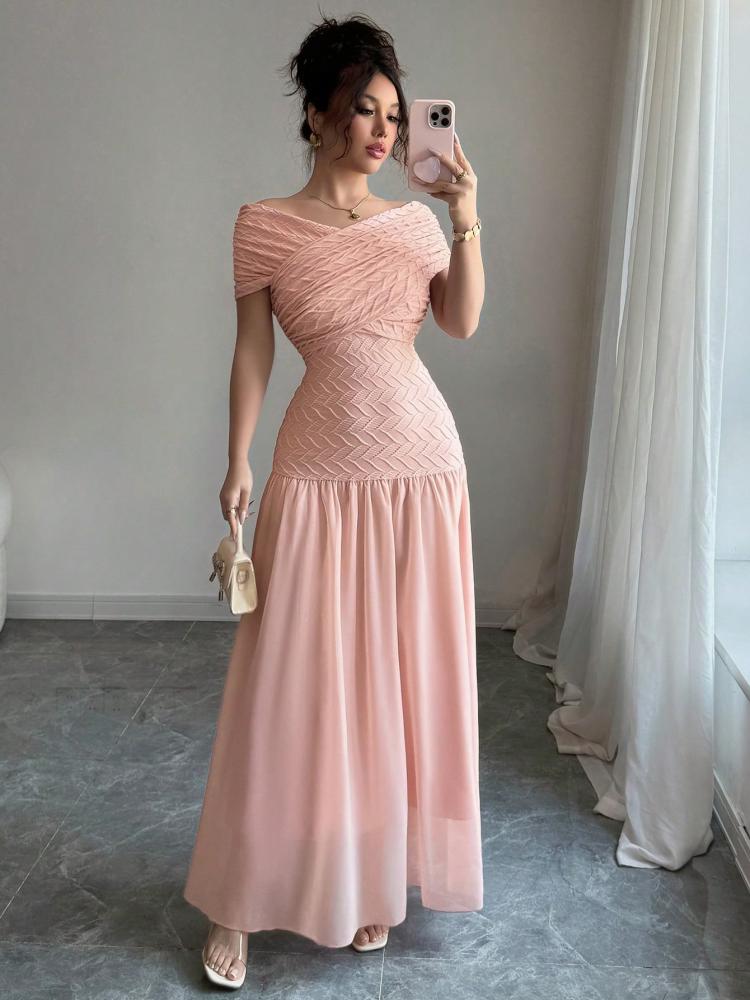 فستان وردي فاتح