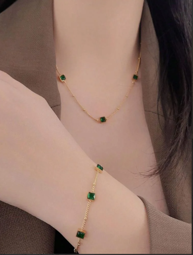 كيف تصنع اكسسورات فخمة إطلالة لا تُنسى؟ دليلك من متجر DIVA