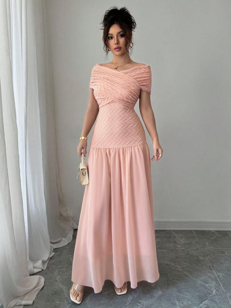 فستان وردي فاتح