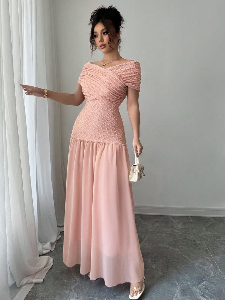 فستان وردي فاتح