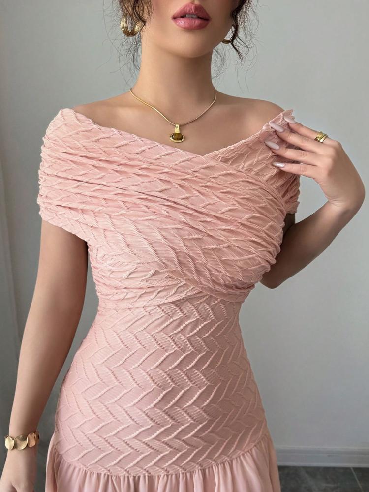 فستان وردي فاتح