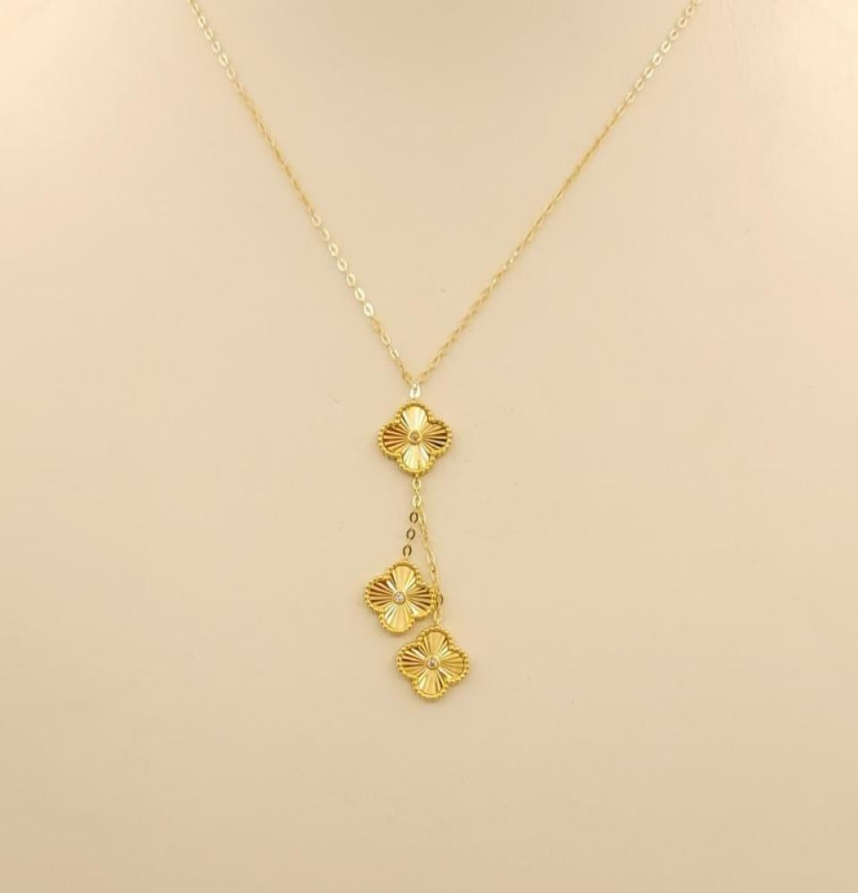 عقد ذهب الوردة الثلاثية