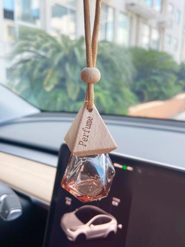 زينة تعليق زجاجة عطر سيارة